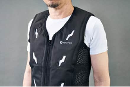 製品を着て身体を冷却します。